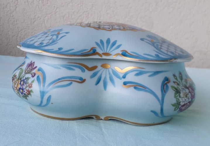 Bonbonnière porcelaine Limoges 