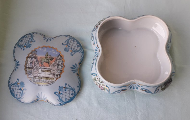 Bonbonnière porcelaine Limoges 