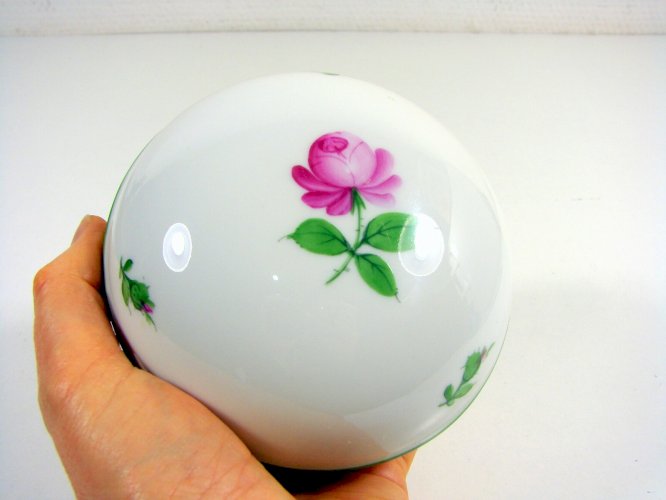 Bonbonnière Porcelaine Vienne Décor Fleurs Signée D - 10,5 cm TBE