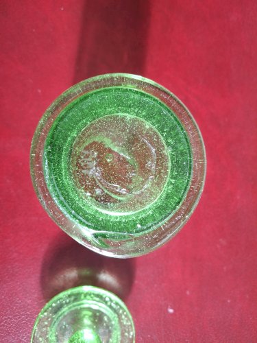 Bonbonnière pour enfants méritants en verre bullé de Biot, dit pot apothicaire avec son couvercle, signé