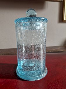 Bonbonnière pour enfants méritants en verre bullé de Biot, dit pot apothicaire avec son couvercle