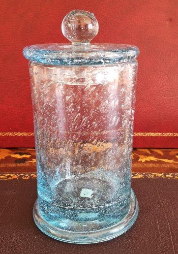 Bonbonnière pour enfants méritants en verre bullé de Biot, dit pot apothicaire avec son couvercle