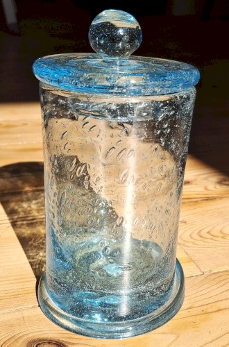 Bonbonnière pour enfants méritants en verre bullé de Biot, dit pot apothicaire avec son couvercle