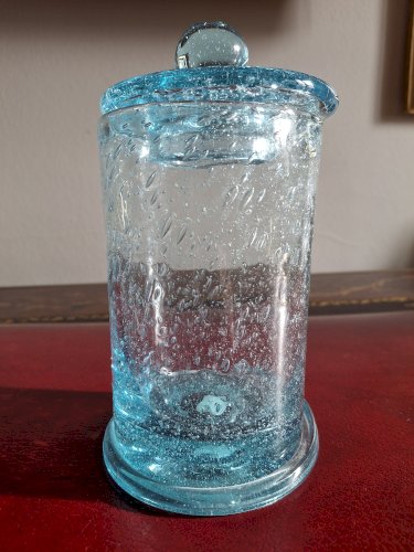 Bonbonnière pour enfants méritants en verre bullé de Biot, dit pot apothicaire avec son couvercle