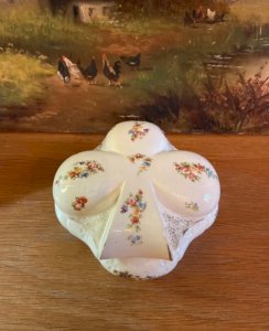 Clover porcelain jar