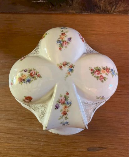 Bonbonnière trèfle en porcelaine