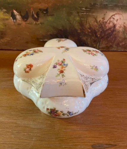 Bonbonnière trèfle en porcelaine