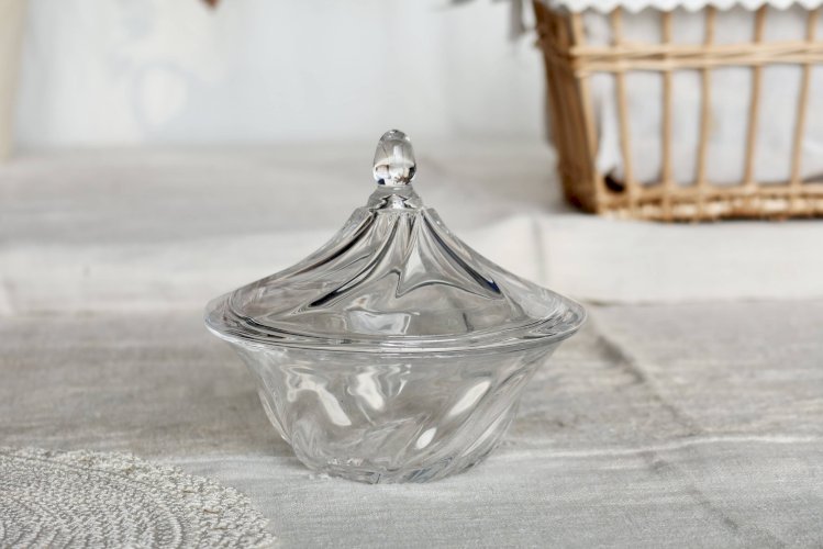 Bonbonnière vintage en verre transparent à couvercle bombé