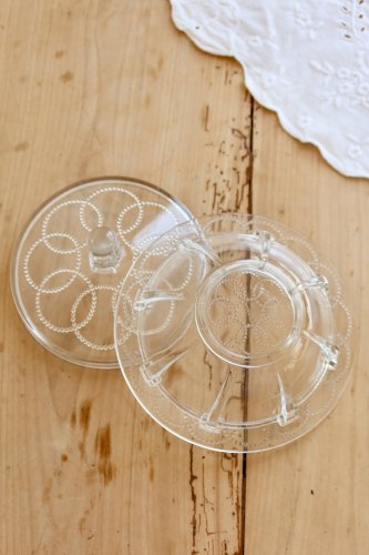 Bonbonnière vintage verre moulé à couvercle – Décor perlé