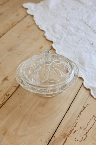 Bonbonnière vintage verre moulé à couvercle – Décor perlé