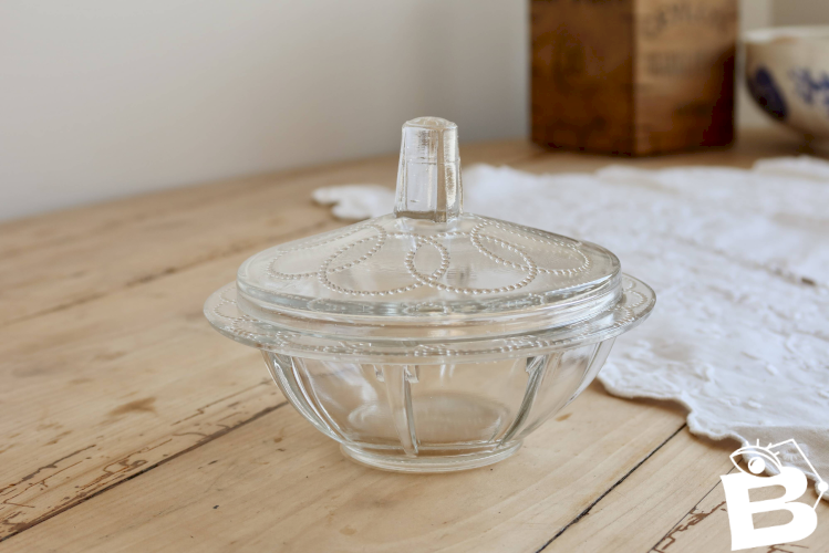 Bonbonnière vintage verre moulé à couvercle – Décor perlé
