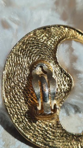 Boucle d oreille Yves Saint Laurent  une seule