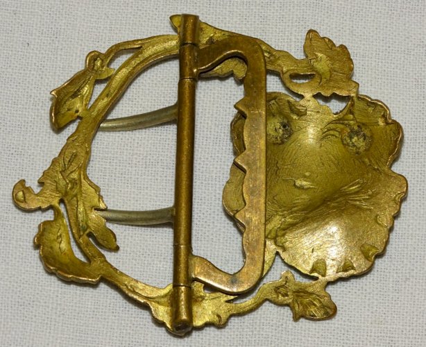 -BOUCLE DE CEINTURE ART NOUVEAU BRONZE UNE FLEUR en RELIEF Détails feuillus   D