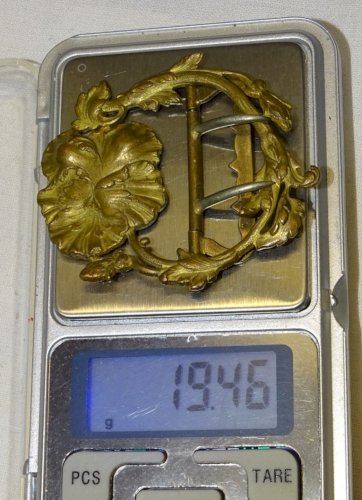 -BOUCLE DE CEINTURE ART NOUVEAU BRONZE UNE FLEUR en RELIEF Détails feuillus   D
