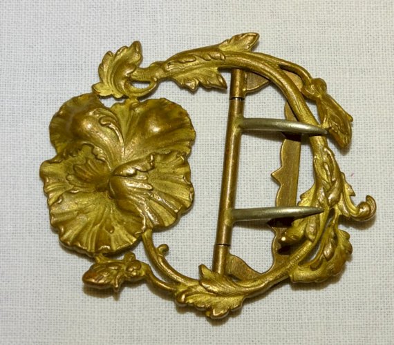 -BOUCLE DE CEINTURE ART NOUVEAU BRONZE UNE FLEUR en RELIEF Détails feuillus   D