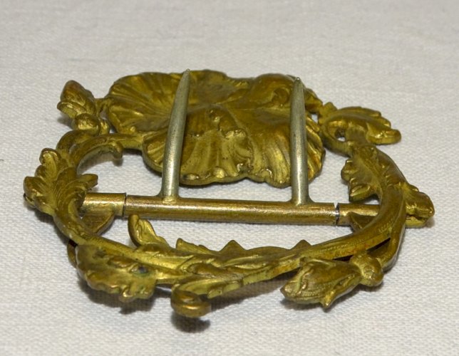 -BOUCLE DE CEINTURE ART NOUVEAU BRONZE UNE FLEUR en RELIEF Détails feuillus   D