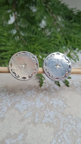 Boucles d oreilles - clips - en métal argenté signée FY