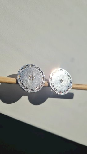 Boucles d oreilles - clips - en métal argenté signée FY