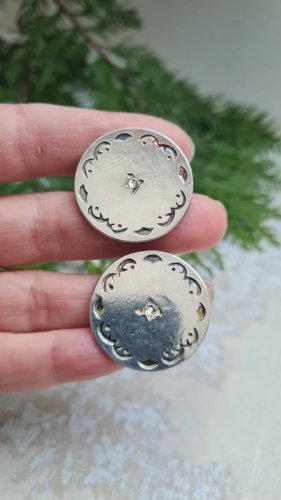 Boucles d oreilles - clips - en métal argenté signée FY