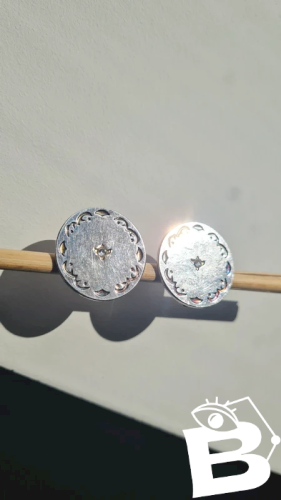 Boucles d oreilles - clips - en métal argenté signée FY