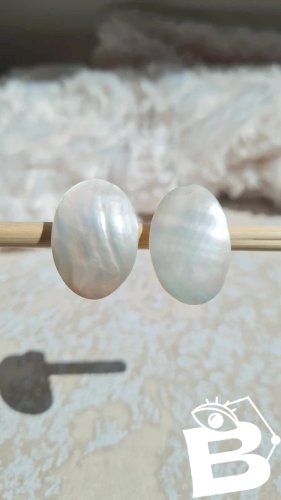 Boucles d oreilles vintage en nacre - clips - langues de chat