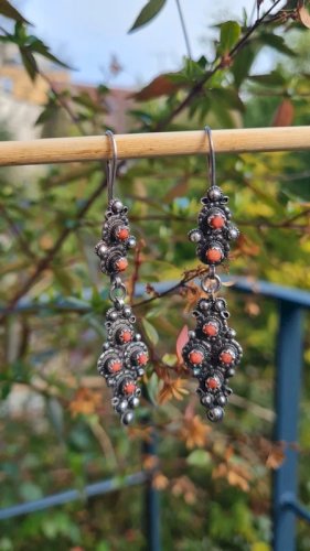 Boucles doreilles anciennes Berbère en argent et corail