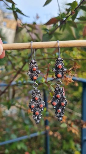 Boucles doreilles anciennes Berbère en argent et corail