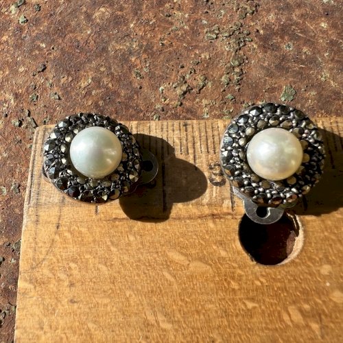 boucles d’oreilles anciennes circa 1930 argent massif perle marcassites Vintage