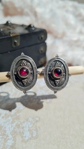Boucles doreilles byzantines en argent avec grenats