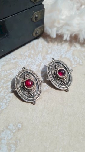 Boucles doreilles byzantines en argent avec grenats