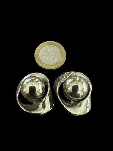 Boucles d’oreilles clip vintage couture chic vers 1970 Type Cardin, Courreges