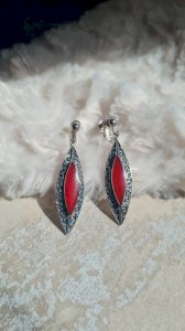 Boucles doreilles - clips en argent et corail