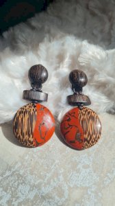 Boucles doreilles - clips en bois signées Nature
