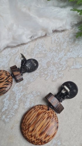 Boucles doreilles - clips en bois signées Nature