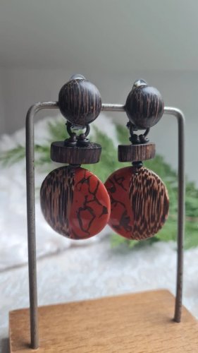 Boucles doreilles - clips en bois signées Nature