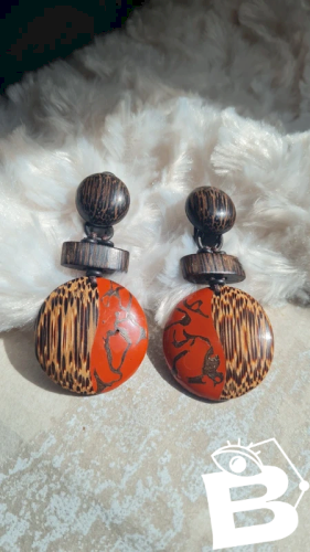 Boucles doreilles - clips en bois signées Nature
