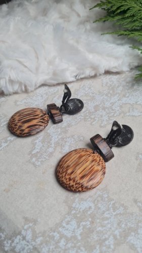 Boucles doreilles - clips en bois signées Nature