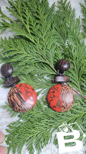 Boucles doreilles - clips en bois signées Nature