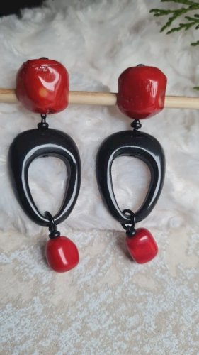 Boucles doreilles - clips en corail et ébène signées Nature