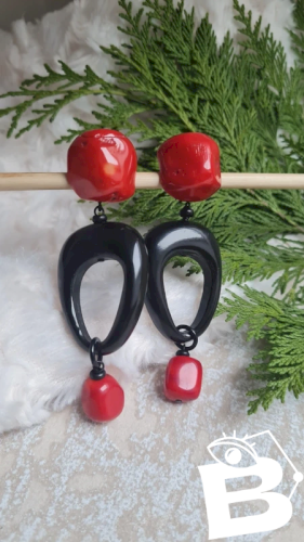 Boucles doreilles - clips en corail et ébène signées Nature