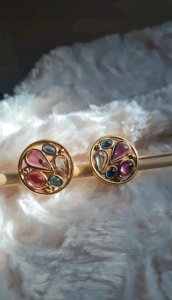 Boucles doreilles - clips haute couture signés