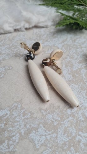 Boucles doreilles - clips signées Alexandrine