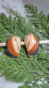 Earrings - vintage clips - enameled seashells