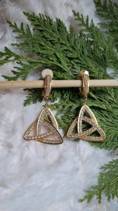 Vintage gold clip earrings