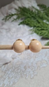 Vintage clip earrings made of noble material