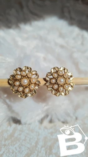 Boucles doreilles - clips vintage signés past times