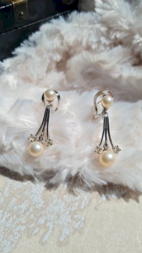 Boucles doreilles en argent avec strass et fausses perles