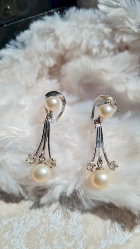 Boucles doreilles en argent avec strass et fausses perles