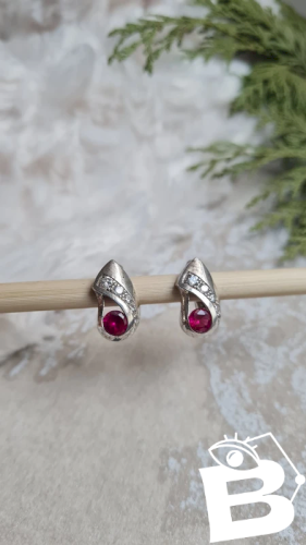 Boucles doreilles en argent et grenat