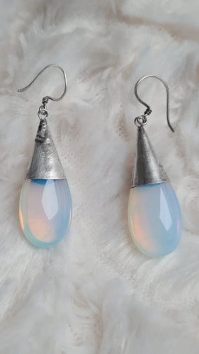 Boucles doreilles en argent grenat et en verre opaline